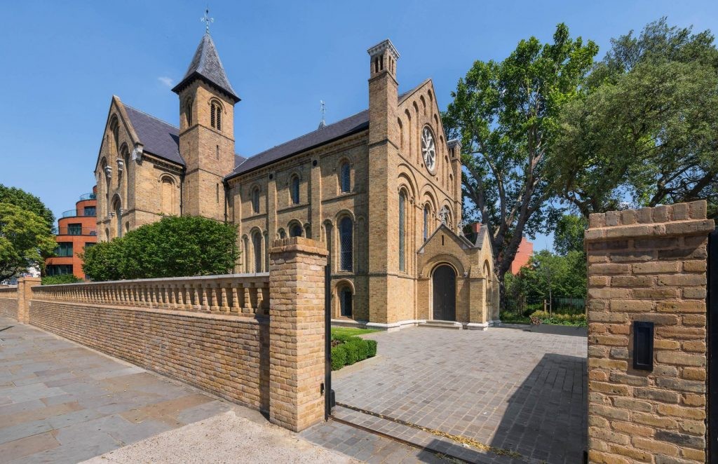 Kings Chapel, Chelsea, boundary wall and gate, restoration and new build by Mayfair Masonry